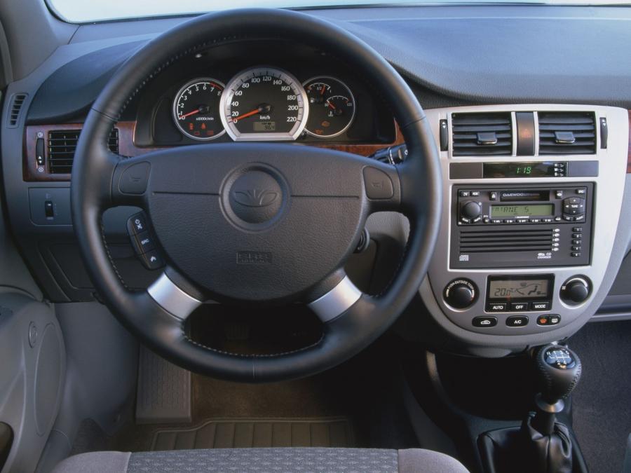  Daewoo Nubira Sedan 2003 года  (фото 2 из 16)